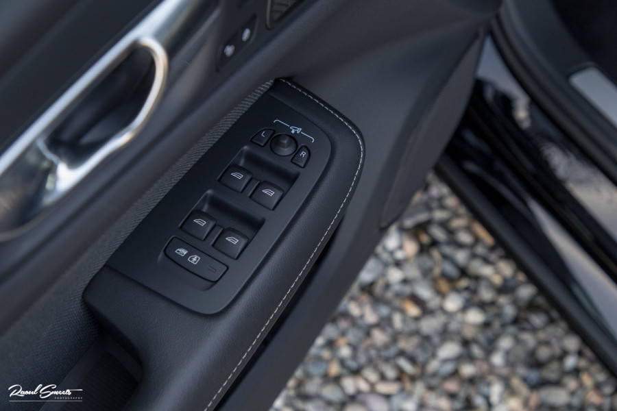 Volvo V60 2.0 T8 Plug-in hybrid AWD Ultimate Dark | Panoramadak | Adaptieve cruise | Blis | Memory | Harman Kardon |