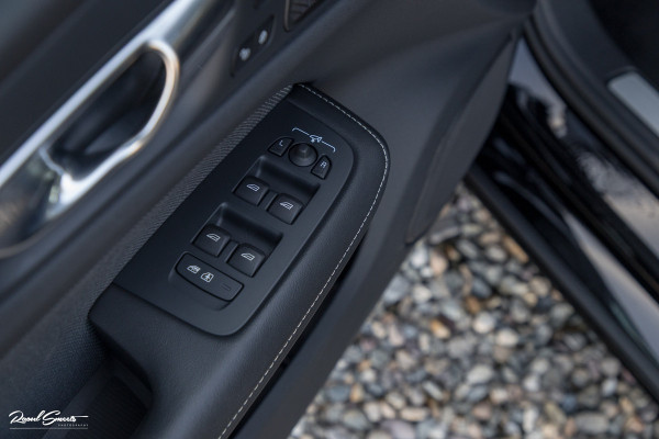 Volvo V60 2.0 T8 Plug-in hybrid AWD Ultimate Dark | Panoramadak | Adaptieve cruise | Blis | Memory | Harman Kardon |