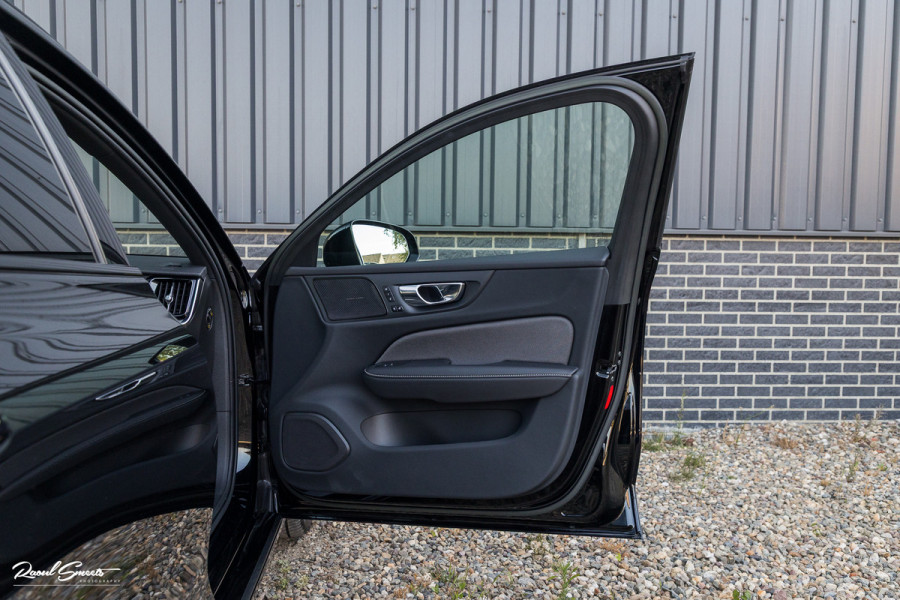 Volvo V60 2.0 T8 Plug-in hybrid AWD Ultimate Dark | Panoramadak | Adaptieve cruise | Blis | Memory | Harman Kardon |