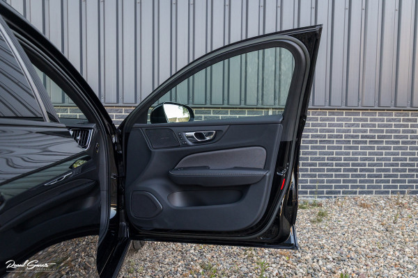 Volvo V60 2.0 T8 Plug-in hybrid AWD Ultimate Dark | Panoramadak | Adaptieve cruise | Blis | Memory | Harman Kardon |