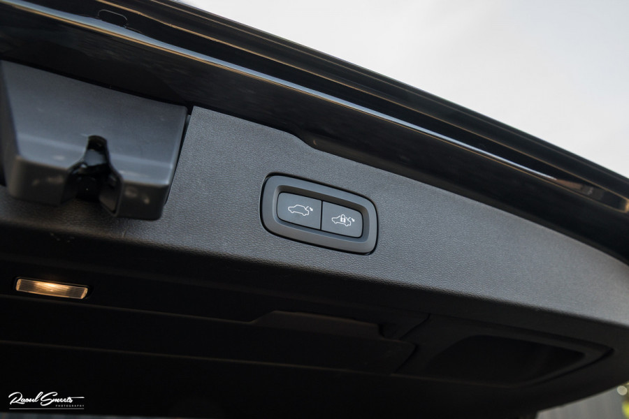 Volvo V60 2.0 T8 Plug-in hybrid AWD Ultimate Dark | Panoramadak | Adaptieve cruise | Blis | Memory | Harman Kardon |