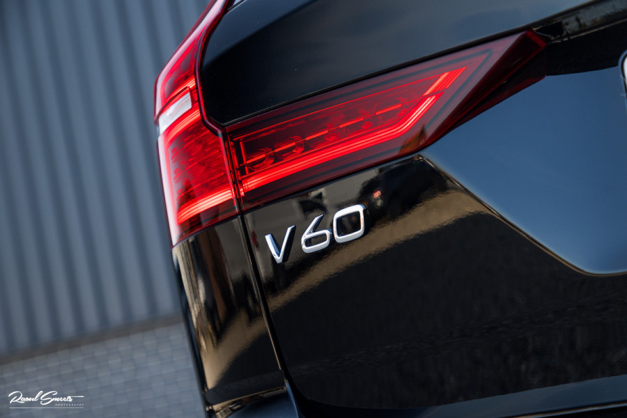 Volvo V60 2.0 T8 Plug-in hybrid AWD Ultimate Dark | Panoramadak | Adaptieve cruise | Blis | Memory | Harman Kardon |