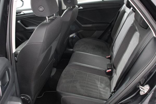 Volkswagen T-Roc 1.5 TSI DSG Style Navigatie Wireless App connect Adaptive Cruise Control Park Assist Camera Parkeersensoren IQ Drive pakket Stoel- en stuurwielverwarming Virtual cockpit Elektrische achterklep Full LED koplampen