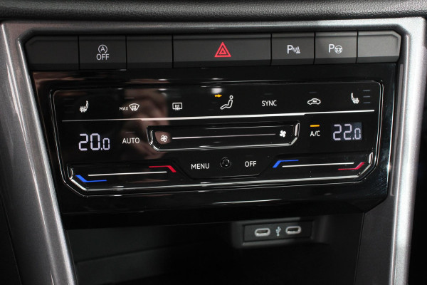 Volkswagen T-Roc 1.5 TSI DSG Style Navigatie Wireless App connect Adaptive Cruise Control Park Assist Camera Parkeersensoren IQ Drive pakket Stoel- en stuurwielverwarming Virtual cockpit Elektrische achterklep Full LED koplampen