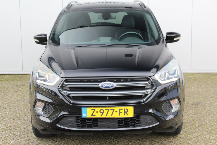 Ford Kuga 1.5-150pk EcoBoost ST-Line. Nette goed onderhouden wagen voor nog jaren rijplezier ! Trekgewicht 2.000kg ! Autm. airco dual, cruise control, stoel-, stuur- en voorraamverw., LM wielen, r/cd, navigatie, telefoonvoorb., pdc v+a etc.