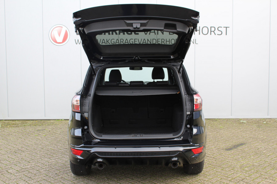 Ford Kuga 1.5-150pk EcoBoost ST-Line. Nette goed onderhouden wagen voor nog jaren rijplezier ! Trekgewicht 2.000kg ! Autm. airco dual, cruise control, stoel-, stuur- en voorraamverw., LM wielen, r/cd, navigatie, telefoonvoorb., pdc v+a etc.