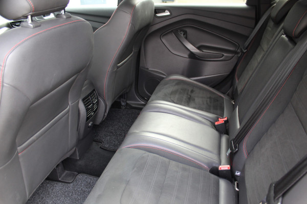 Ford Kuga 1.5-150pk EcoBoost ST-Line. Nette goed onderhouden wagen voor nog jaren rijplezier ! Trekgewicht 2.000kg ! Autm. airco dual, cruise control, stoel-, stuur- en voorraamverw., LM wielen, r/cd, navigatie, telefoonvoorb., pdc v+a etc.