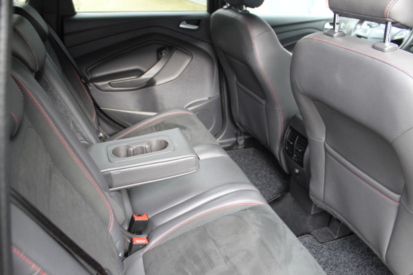 Ford Kuga 1.5-150pk EcoBoost ST-Line. Nette goed onderhouden wagen voor nog jaren rijplezier ! Trekgewicht 2.000kg ! Autm. airco dual, cruise control, stoel-, stuur- en voorraamverw., LM wielen, r/cd, navigatie, telefoonvoorb., pdc v+a etc.