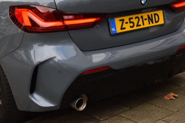 BMW 1-serie 118i|M-Sport|M-stoelen|Elek.klep|18"|Sfeer|Carplay