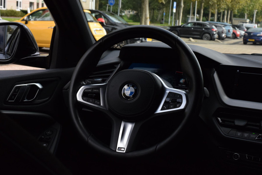 BMW 1-serie 118i|M-Sport|M-stoelen|Elek.klep|18"|Sfeer|Carplay