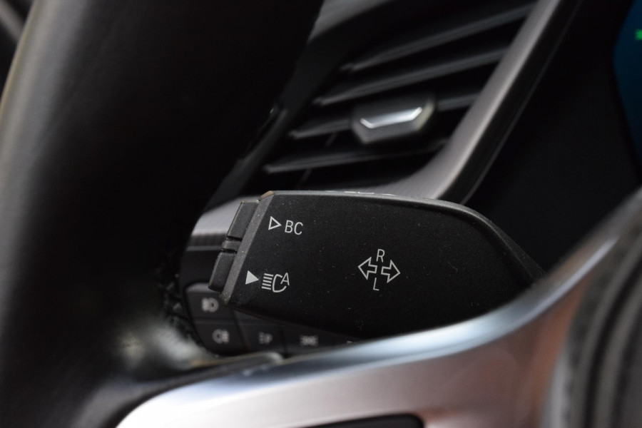 BMW 1-serie 118i|M-Sport|M-stoelen|Elek.klep|18"|Sfeer|Carplay