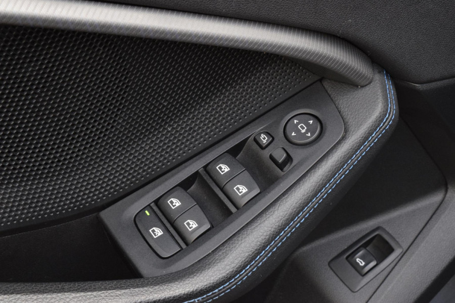 BMW 1-serie 118i|M-Sport|M-stoelen|Elek.klep|18"|Sfeer|Carplay