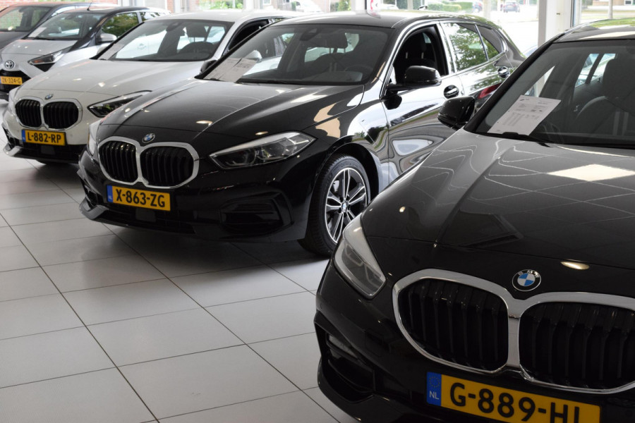 BMW 1-serie 118i|M-Sport|M-stoelen|Elek.klep|18"|Sfeer|Carplay