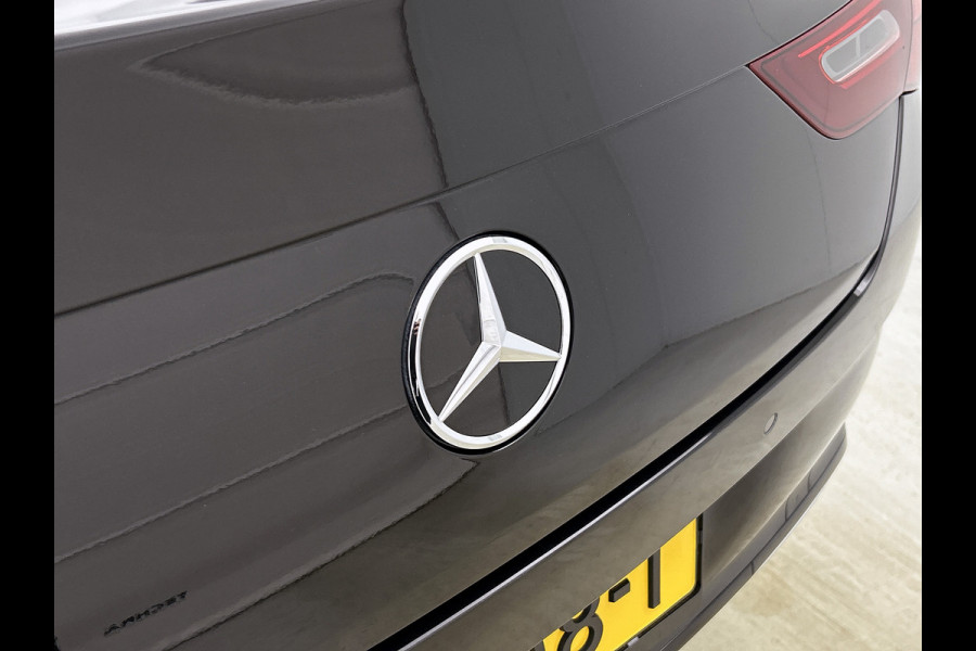 Mercedes-Benz CLA-Klasse 250 e Business Solution AMG Trekhaak | AMG Line | Night Pakket | Panorama Schuif-Kanteldak | Parkeerpakket met achteruitrijcamera | Sfeerverlichting. Inclusief 24 maanden MB Certified garantie voor Europa.