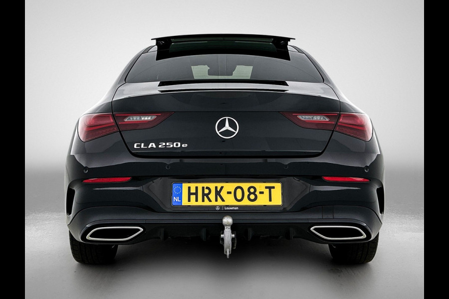 Mercedes-Benz CLA-Klasse 250 e Business Solution AMG Trekhaak | AMG Line | Night Pakket | Panorama Schuif-Kanteldak | Parkeerpakket met achteruitrijcamera | Sfeerverlichting. Inclusief 24 maanden MB Certified garantie voor Europa.
