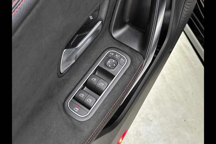 Mercedes-Benz CLA-Klasse 250 e Business Solution AMG Trekhaak | AMG Line | Night Pakket | Panorama Schuif-Kanteldak | Parkeerpakket met achteruitrijcamera | Sfeerverlichting. Inclusief 24 maanden MB Certified garantie voor Europa.