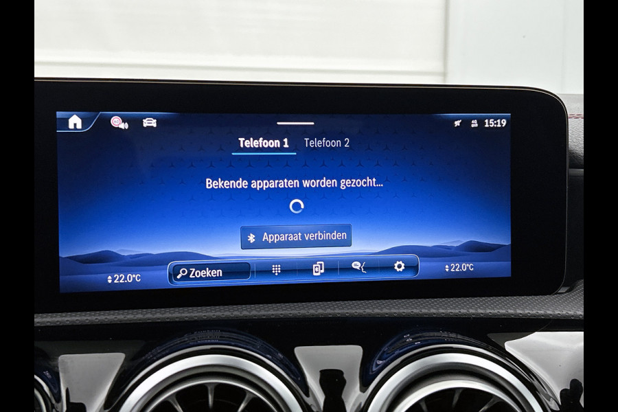 Mercedes-Benz CLA-Klasse 250 e Business Solution AMG Trekhaak | AMG Line | Night Pakket | Panorama Schuif-Kanteldak | Parkeerpakket met achteruitrijcamera | Sfeerverlichting. Inclusief 24 maanden MB Certified garantie voor Europa.