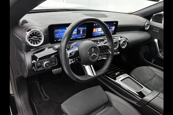 Mercedes-Benz CLA-Klasse 250 e Business Solution AMG Trekhaak | AMG Line | Night Pakket | Panorama Schuif-Kanteldak | Parkeerpakket met achteruitrijcamera | Sfeerverlichting. Inclusief 24 maanden MB Certified garantie voor Europa.