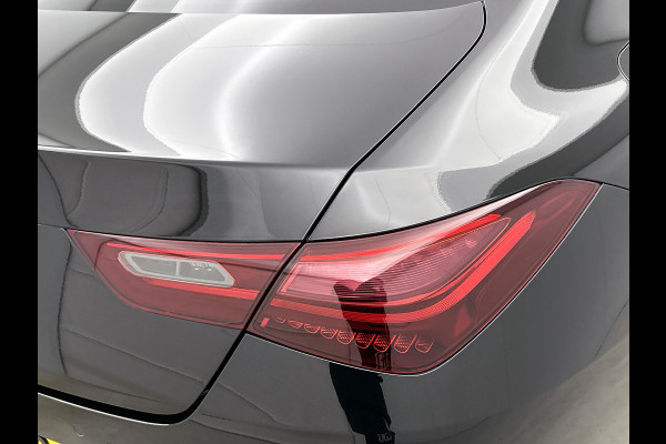 Mercedes-Benz CLA-Klasse 250 e Business Solution AMG Trekhaak | AMG Line | Night Pakket | Panorama Schuif-Kanteldak | Parkeerpakket met achteruitrijcamera | Sfeerverlichting. Inclusief 24 maanden MB Certified garantie voor Europa.