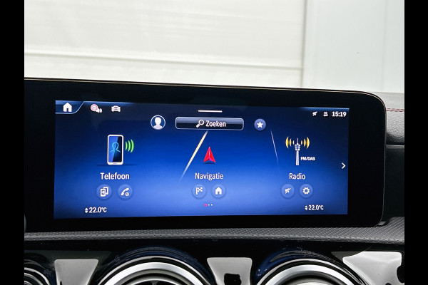 Mercedes-Benz CLA-Klasse 250 e Business Solution AMG Trekhaak | AMG Line | Night Pakket | Panorama Schuif-Kanteldak | Parkeerpakket met achteruitrijcamera | Sfeerverlichting. Inclusief 24 maanden MB Certified garantie voor Europa.
