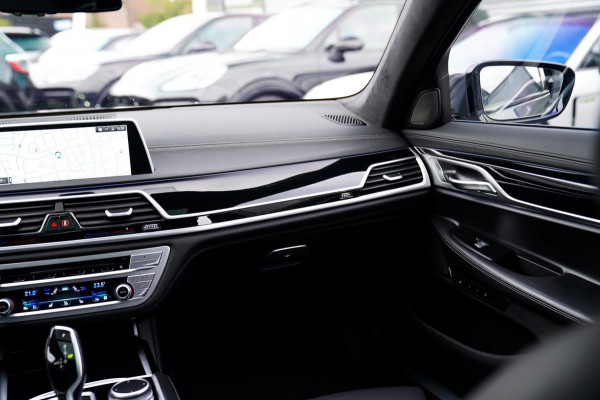 BMW 7 Serie 745e High Executive | Massage | Softclose | Achterbankverwarming | 360 | Head Up Display | Carplay
