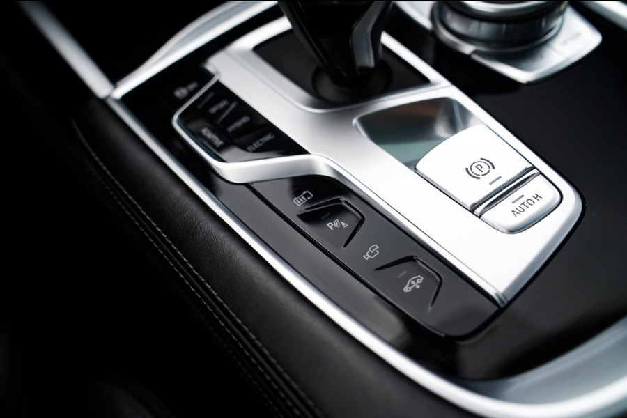 BMW 7 Serie 745e High Executive | Massage | Softclose | Achterbankverwarming | 360 | Head Up Display | Carplay