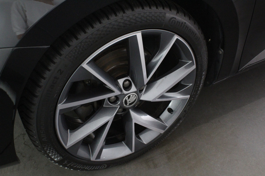 Škoda Superb Combi 2.0 TDI SportLine > 200pk/Pano.schuif/19 Inch/Stoelverwarming/All-season...