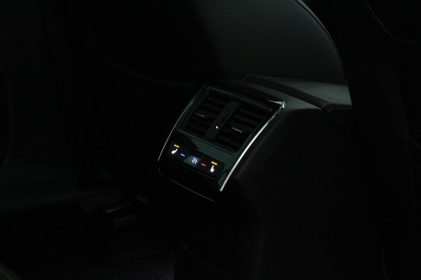 Škoda Superb Combi 2.0 TDI SportLine > 200pk/Pano.schuif/19 Inch/Stoelverwarming/All-season...