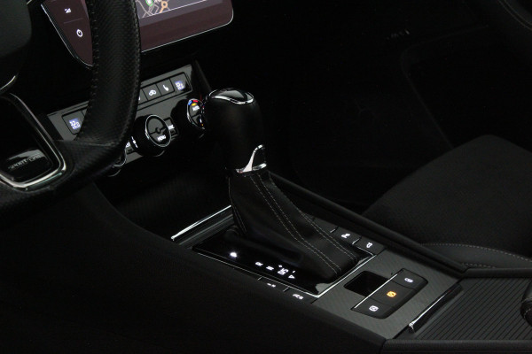 Škoda Superb Combi 2.0 TDI SportLine > 200pk/Pano.schuif/19 Inch/Stoelverwarming/All-season...
