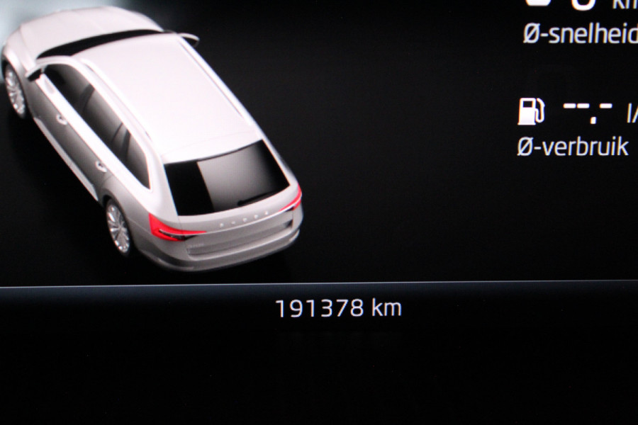 Škoda Superb Combi 2.0 TDI SportLine > 200pk/Pano.schuif/19 Inch/Stoelverwarming/All-season...