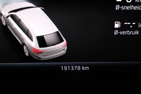 Škoda Superb Combi 2.0 TDI SportLine > 200pk/Pano.schuif/19 Inch/Stoelverwarming/All-season...