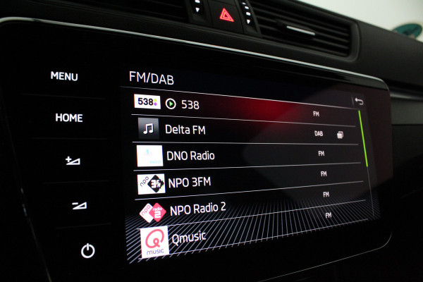 Škoda Superb Combi 2.0 TDI SportLine > 200pk/Pano.schuif/19 Inch/Stoelverwarming/All-season...