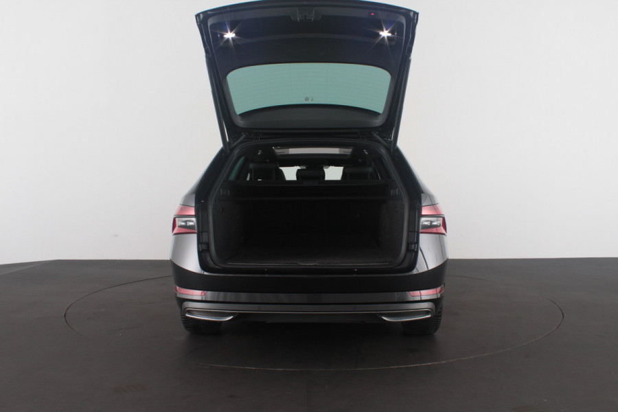 Škoda Superb Combi 2.0 TDI SportLine > 200pk/Pano.schuif/19 Inch/Stoelverwarming/All-season...