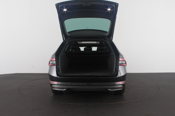 Škoda Superb Combi 2.0 TDI SportLine > 200pk/Pano.schuif/19 Inch/Stoelverwarming/All-season...