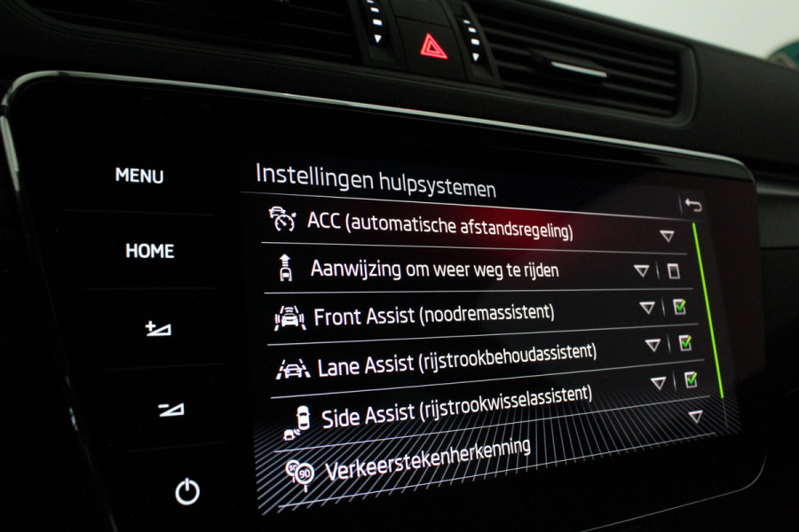 Škoda Superb Combi 2.0 TDI SportLine > 200pk/Pano.schuif/19 Inch/Stoelverwarming/All-season...