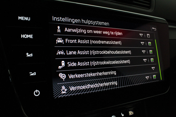 Škoda Superb Combi 2.0 TDI SportLine > 200pk/Pano.schuif/19 Inch/Stoelverwarming/All-season...