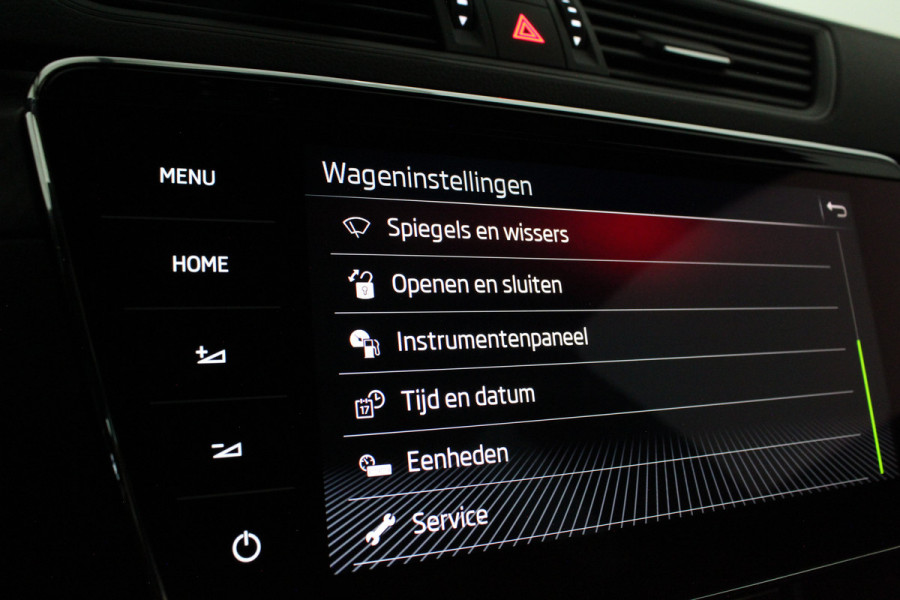 Škoda Superb Combi 2.0 TDI SportLine > 200pk/Pano.schuif/19 Inch/Stoelverwarming/All-season...