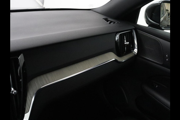Volvo V60 2.0 T6 AWD Inscription | 310PK | Pano.dak | Trekhaak | Stuur/stoel verwarming | Head-up display | Adaptive Cruise control | Carplay | Memory | Harman Kardon |