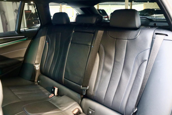 BMW 5 Serie Touring 530e High Ex M Sport|HuD|PANO|BerninaGrey