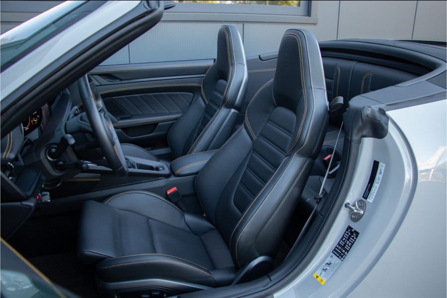 Porsche 911 Cabrio 3.0 Carrera GTS 480PK | Handgeschakeld | Keramische | NL Auto | Burmester | Lift | ACC | PDCC | 360 Camera | Exclusive Ma Approved-garantie tot 2028 | Sportuitlaat | PDLS |  Achterasbesturing | Stoelventilatie + Verwaring | Stuurverwarming | Memory | Sport-Chrono | Lane & Side Assist | N.P €263.197 | Auto Blip | Front Xpel PPF | Interieurverlichting | 18-voudige Sportstoelen | Apple & Android Carplay.