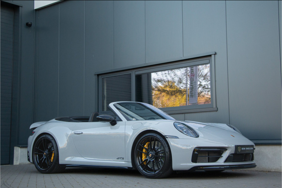 Porsche 911 Cabrio 3.0 Carrera GTS 480PK | Handgeschakeld | Keramische | NL Auto | Burmester | Lift | ACC | PDCC | 360 Camera | Exclusive Ma Approved-garantie tot 2028 | Sportuitlaat | PDLS |  Achterasbesturing | Stoelventilatie + Verwaring | Stuurverwarming | Memory | Sport-Chrono | Lane & Side Assist | N.P €263.197 | Auto Blip | Front Xpel PPF | Interieurverlichting | 18-voudige Sportstoelen | Apple & Android Carplay.