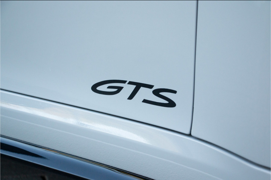 Porsche 911 Cabrio 3.0 Carrera GTS 480PK | Handgeschakeld | Keramische | NL Auto | Burmester | Lift | ACC | PDCC | 360 Camera | Exclusive Ma Approved-garantie tot 2028 | Sportuitlaat | PDLS |  Achterasbesturing | Stoelventilatie + Verwaring | Stuurverwarming | Memory | Sport-Chrono | Lane & Side Assist | N.P €263.197 | Auto Blip | Front Xpel PPF | Interieurverlichting | 18-voudige Sportstoelen | Apple & Android Carplay.