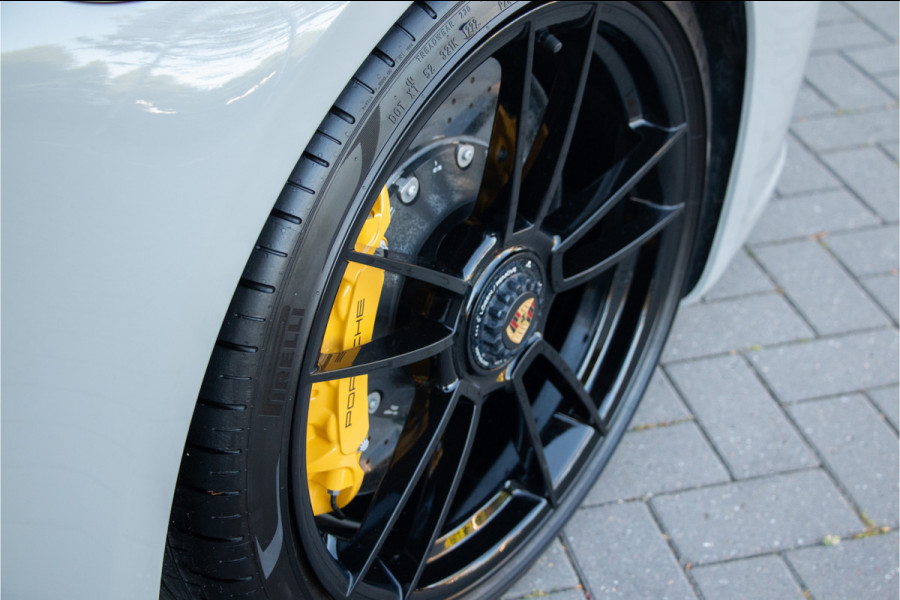 Porsche 911 Cabrio 3.0 Carrera GTS 480PK | Handgeschakeld | Keramische | NL Auto | Burmester | Lift | ACC | PDCC | 360 Camera | Exclusive Ma Approved-garantie tot 2028 | Sportuitlaat | PDLS |  Achterasbesturing | Stoelventilatie + Verwaring | Stuurverwarming | Memory | Sport-Chrono | Lane & Side Assist | N.P €263.197 | Auto Blip | Front Xpel PPF | Interieurverlichting | 18-voudige Sportstoelen | Apple & Android Carplay.