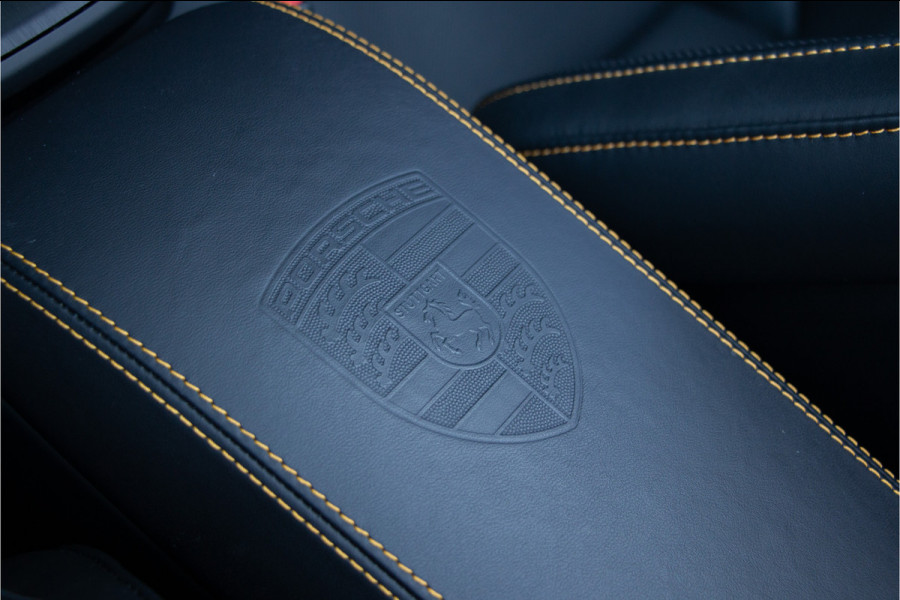 Porsche 911 Cabrio 3.0 Carrera GTS 480PK | Handgeschakeld | Keramische | NL Auto | Burmester | Lift | ACC | PDCC | 360 Camera | Exclusive Ma Approved-garantie tot 2028 | Sportuitlaat | PDLS |  Achterasbesturing | Stoelventilatie + Verwaring | Stuurverwarming | Memory | Sport-Chrono | Lane & Side Assist | N.P €263.197 | Auto Blip | Front Xpel PPF | Interieurverlichting | 18-voudige Sportstoelen | Apple & Android Carplay.