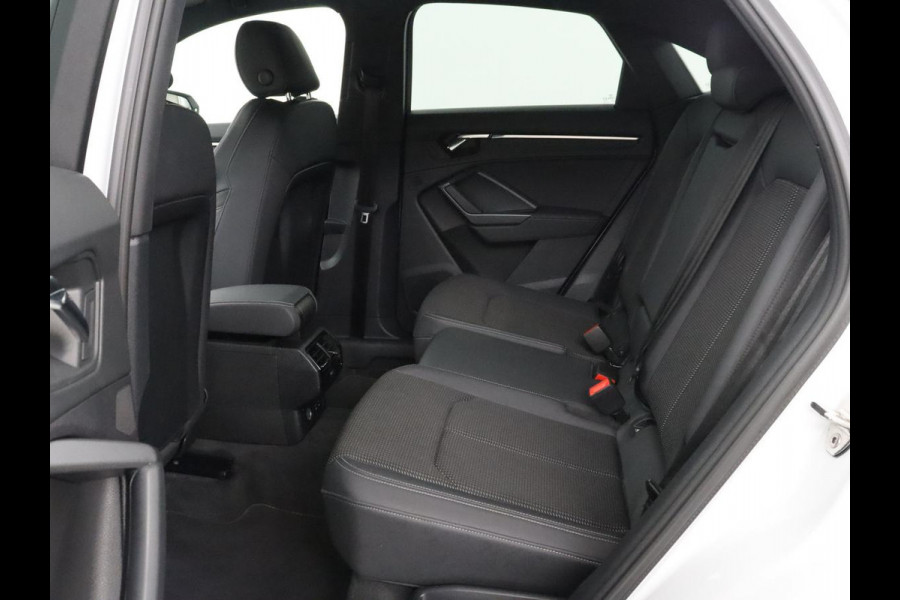 Audi Q3 Sportback 35 TFSI S Edition Camera | Adaptive cruise control | Carplay | Stoelverwarming | Elektrische kofferbak | S-Line |
