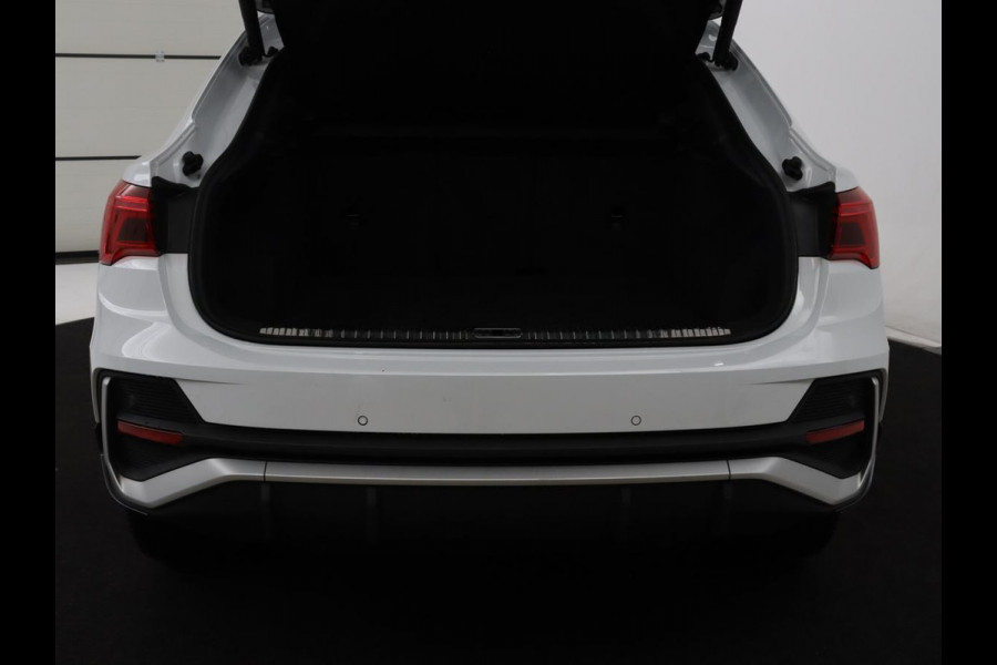 Audi Q3 Sportback 35 TFSI S Edition Camera | Adaptive cruise control | Carplay | Stoelverwarming | Elektrische kofferbak | S-Line |
