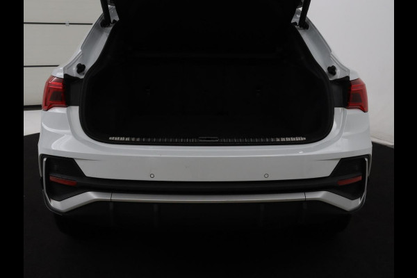 Audi Q3 Sportback 35 TFSI S Edition Camera | Adaptive cruise control | Carplay | Stoelverwarming | Elektrische kofferbak | S-Line |