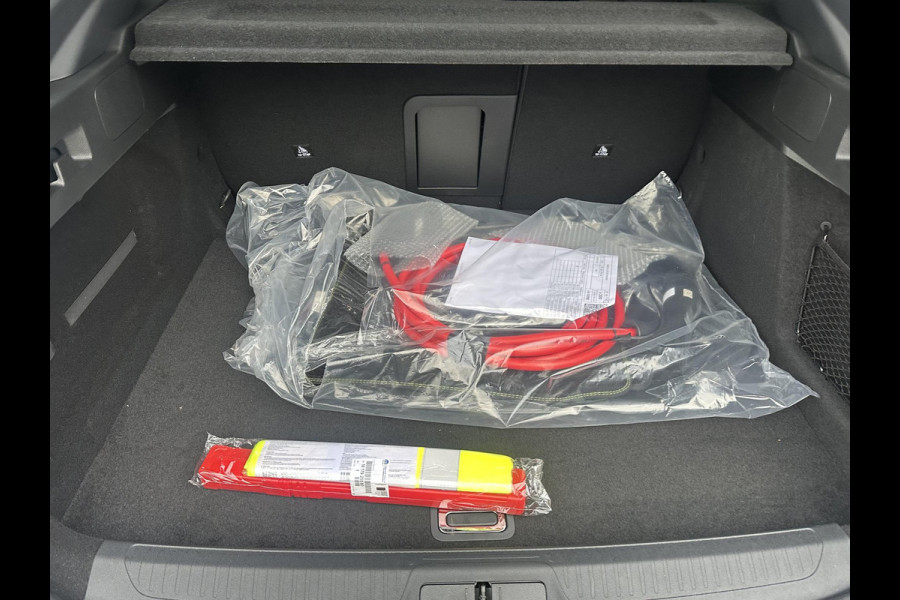 Peugeot e-408 Allure 58 kWh SOH 99% | NIEUWE AUTO | ACHTERUITRIJCAMERA | KEYLESS | STOEL + STUURVERWARMING | ADAP. CRUISE | APPLE CARPLAY | RIJKLAAR INCL. 12 MND BOVAG GARANTIE |