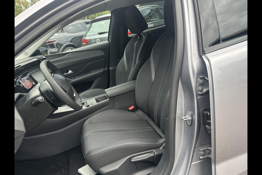 Peugeot e-408 Allure 58 kWh SOH 99% | NIEUWE AUTO | ACHTERUITRIJCAMERA | KEYLESS | STOEL + STUURVERWARMING | ADAP. CRUISE | APPLE CARPLAY | RIJKLAAR INCL. 12 MND BOVAG GARANTIE |