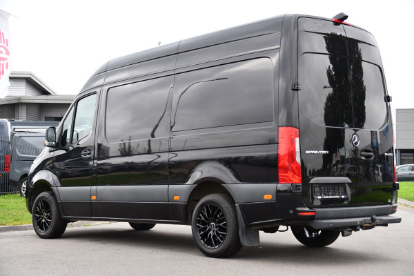 Mercedes-Benz Sprinter 314 2.2 CDI L2H2 RWD Black Edition Camera, Carplay, Sensoren, 143pk, Automaat, Trekhaak, 7'' Mbux, Uniek!